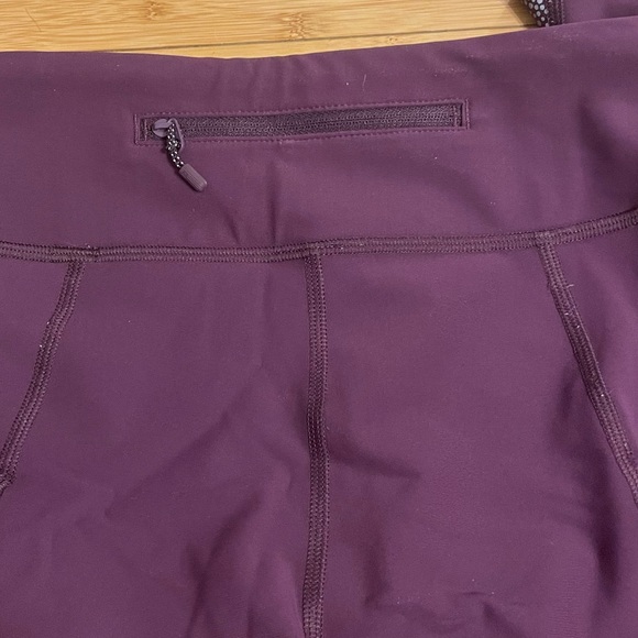 Lululemon Scallop Leggings!!! Size 4! - Picture 6 of 10